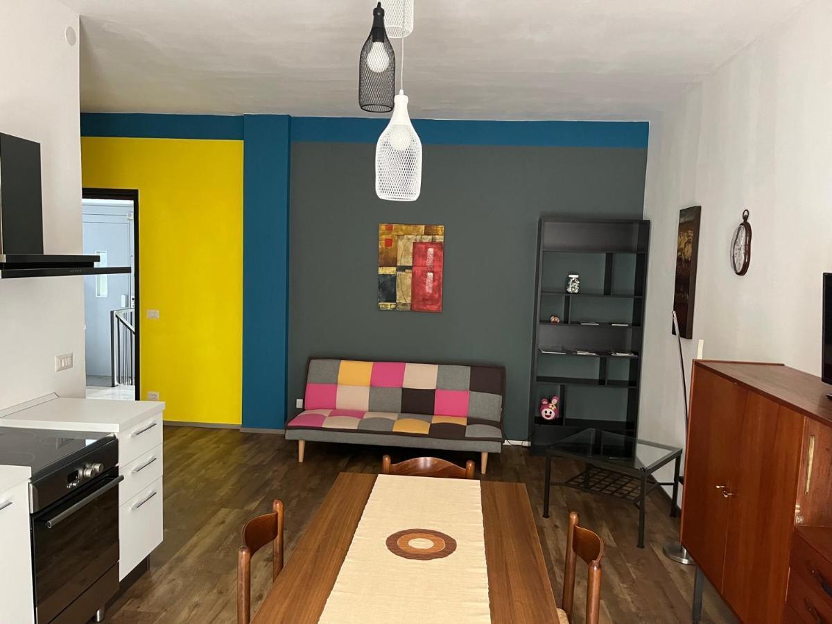Appartamento Mela Ad Alba, Cuore Delle Langhe Luaran gambar