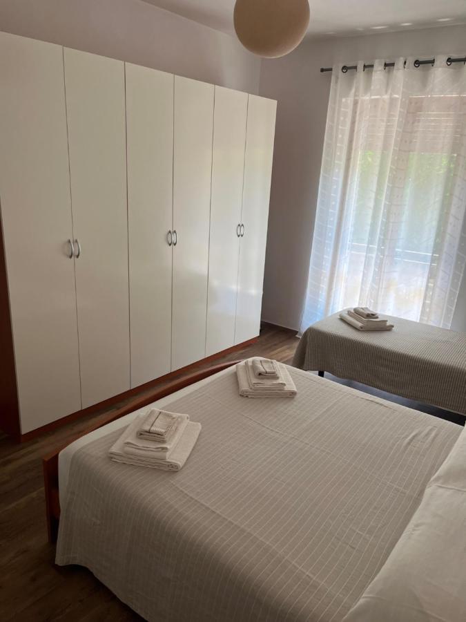 Appartamento Mela Ad Alba, Cuore Delle Langhe Luaran gambar